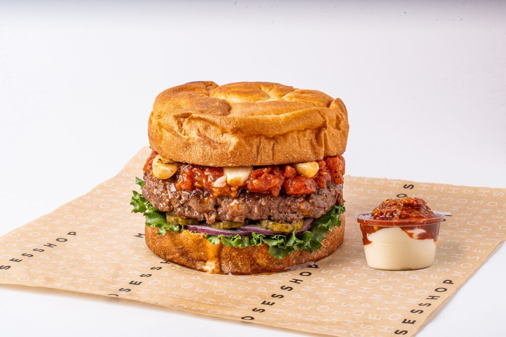 קובנה בורגר חדש במוזס שופ צילום לירן מימון (1)